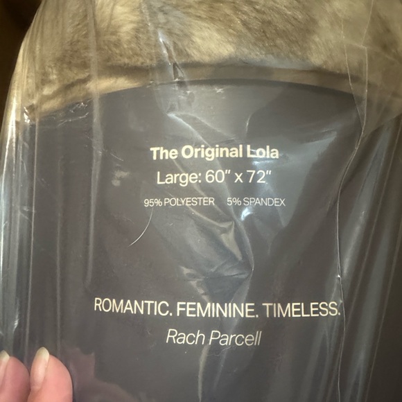 Lola Blankets/Plush Faux Fur Blanket/Throw/Size L/Tan/Cream/NEW! SEALED/NIB! - Picture 8 of 16